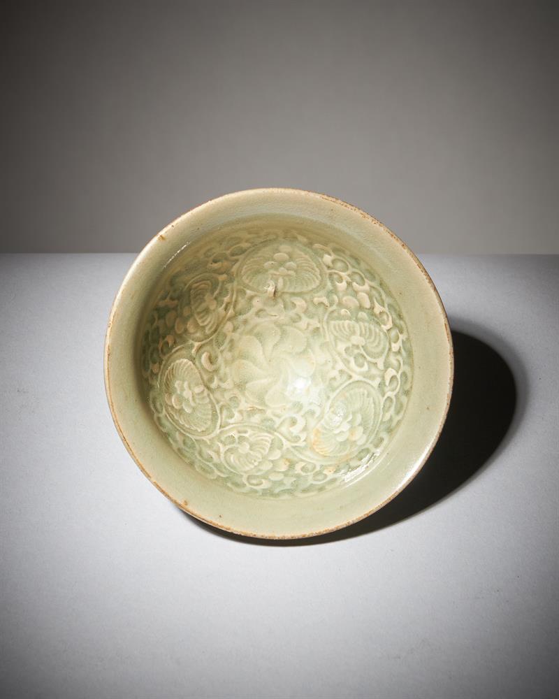 A small Chinese 'Yaozhou' celadon glazed 'chrysanthemum' bowl - Image 4 of 15