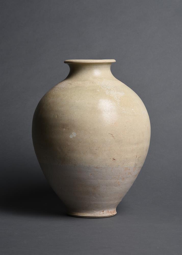 A Chinese straw-glazed stoneware vase - Image 3 of 4