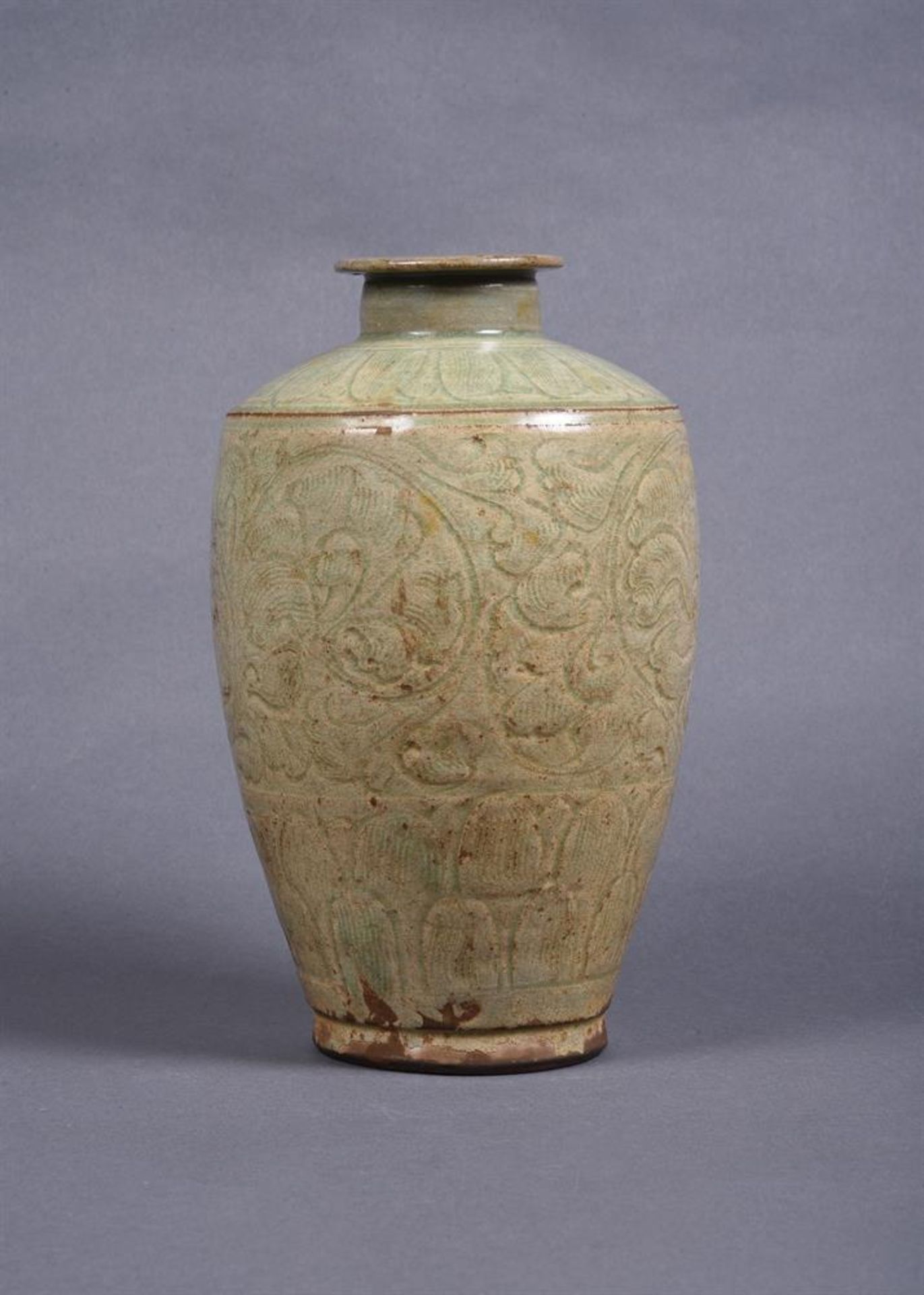 A Chinese celadon vase - Image 3 of 9