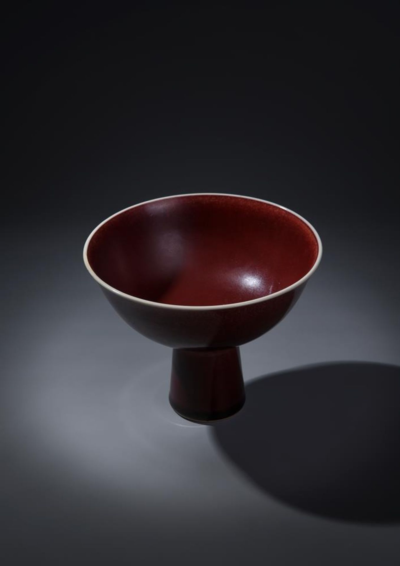 A Chinese 'copper-red' glazed stem bowl - Bild 2 aus 3