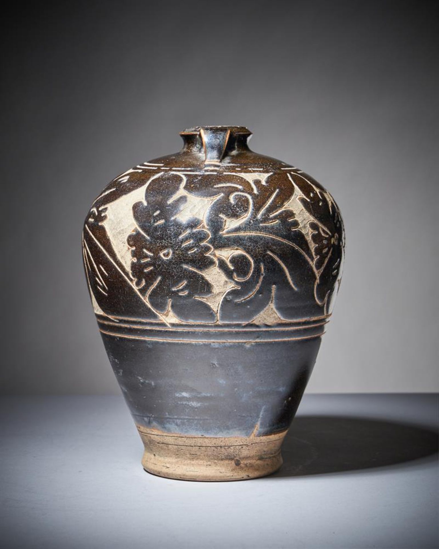 A Chinese Cizhou pottery sgraffito vase - Image 4 of 19