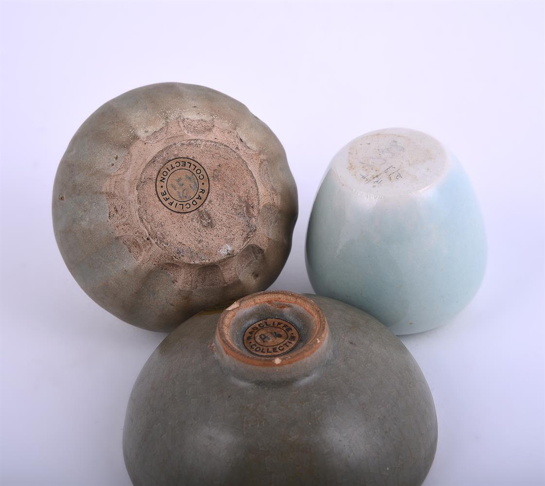A small Chinese celadon crackle-glazed bowl - Image 4 of 8