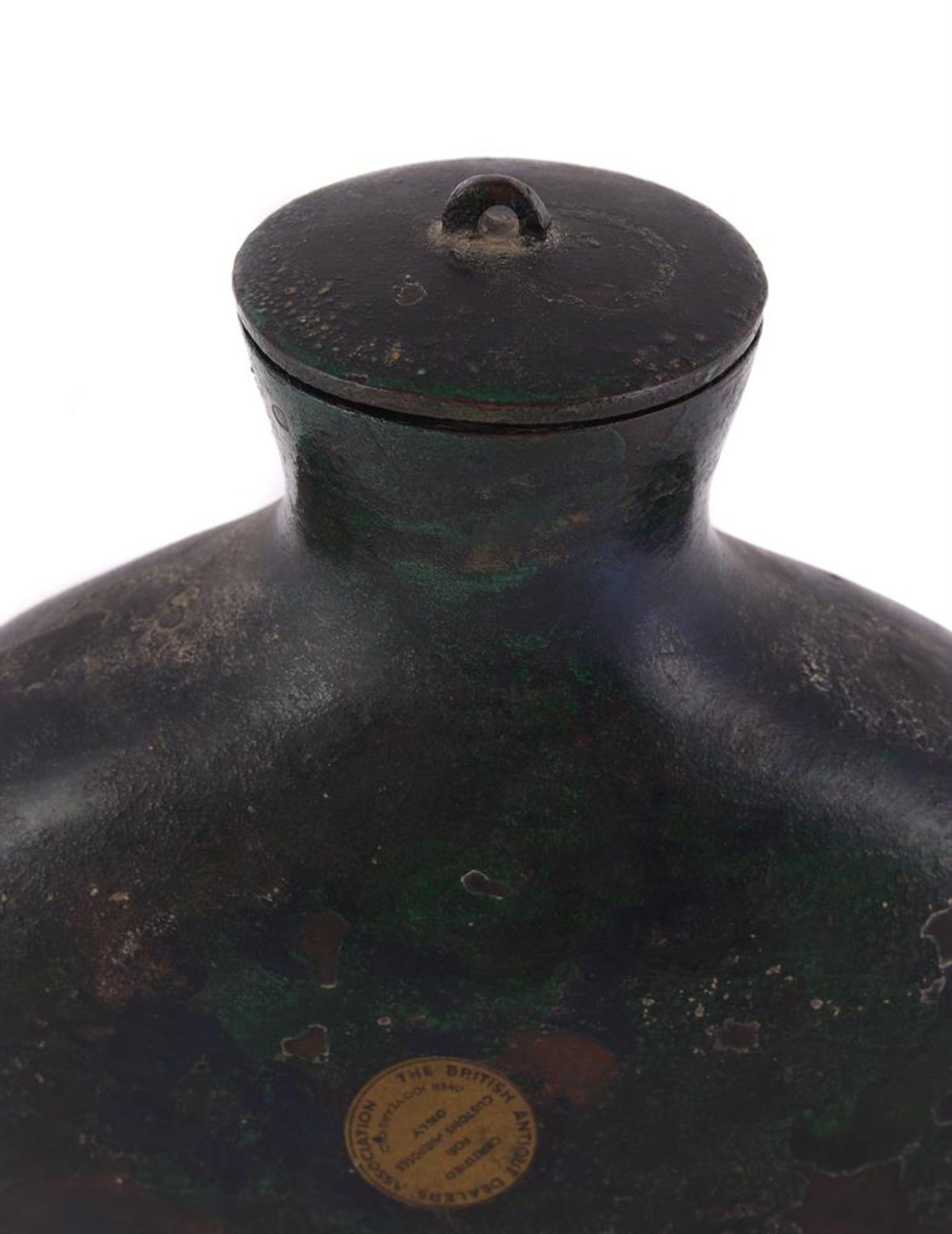 A Chinese bronze ritual wine flask and cover - Image 13 of 19