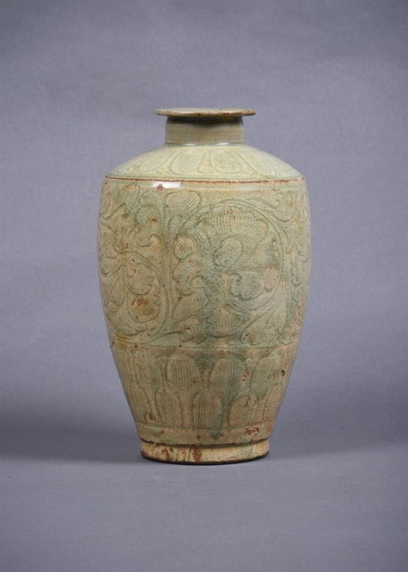 A Chinese celadon vase - Image 2 of 9