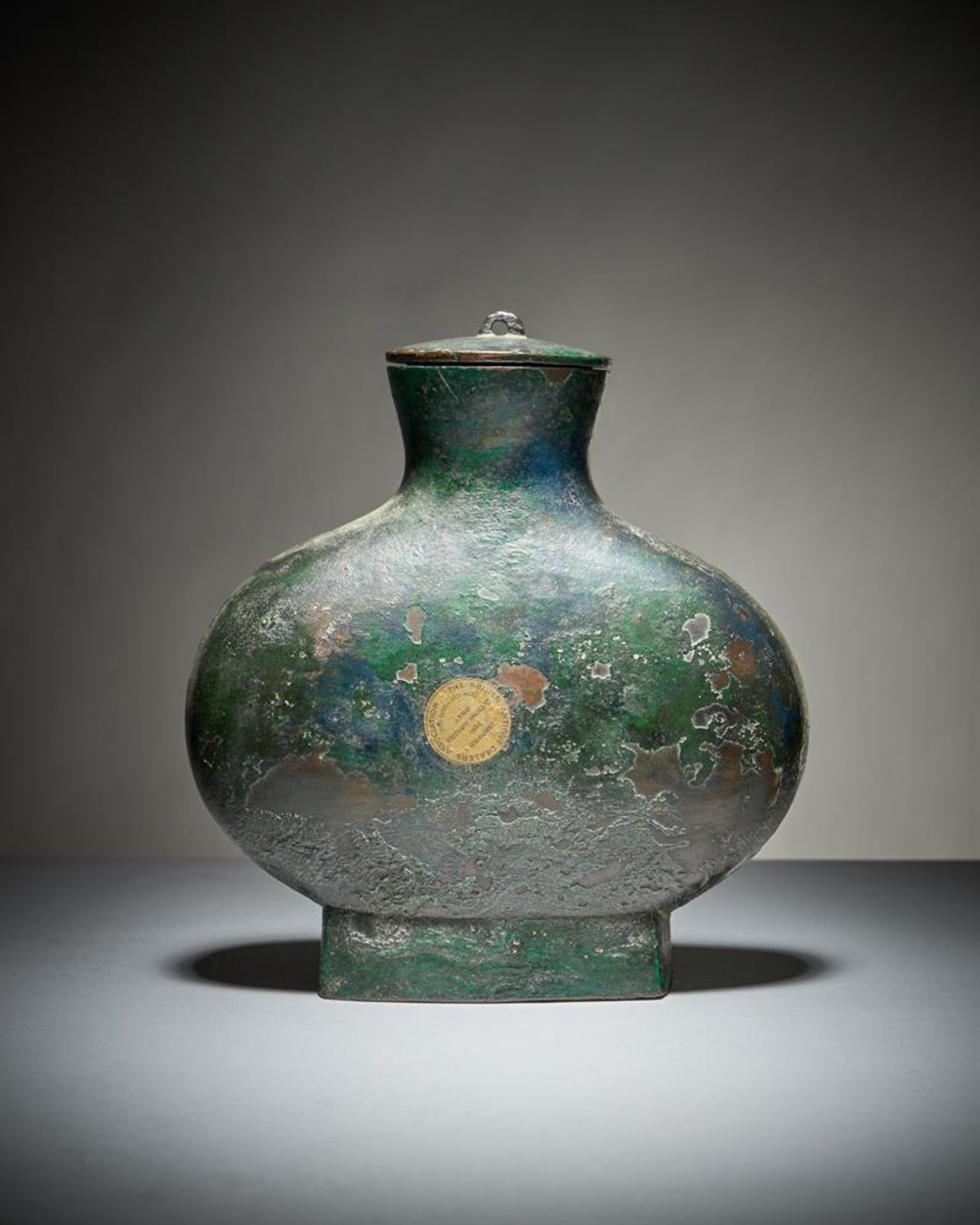 A Chinese bronze ritual wine flask and cover - Image 2 of 19