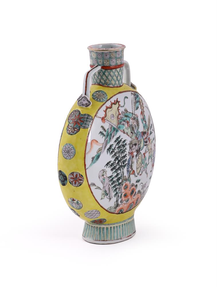 A Chinese Famille Rose moon flask - Image 3 of 5