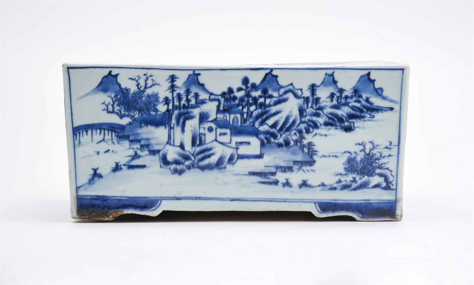 A Chinese blue and white rectangular jardinière - Image 3 of 7