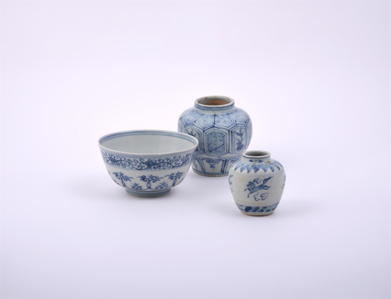 Two Chinese blue and white vases - Image 2 of 4