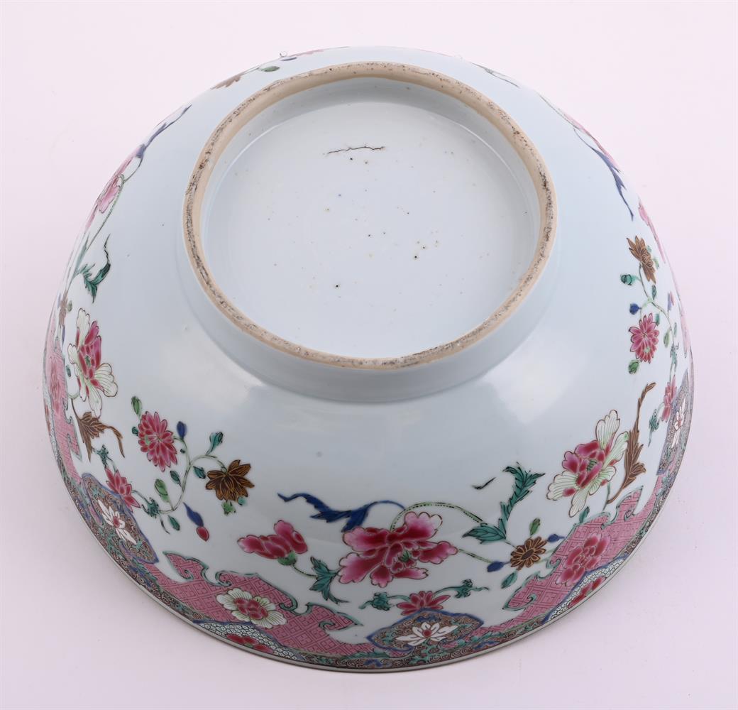 A Chinese Famille Rose bowl - Image 3 of 3