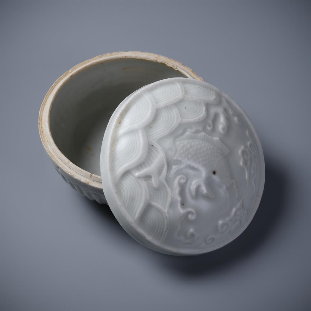 A Chinese white glazed 'carp' box and cover - Image 4 of 6