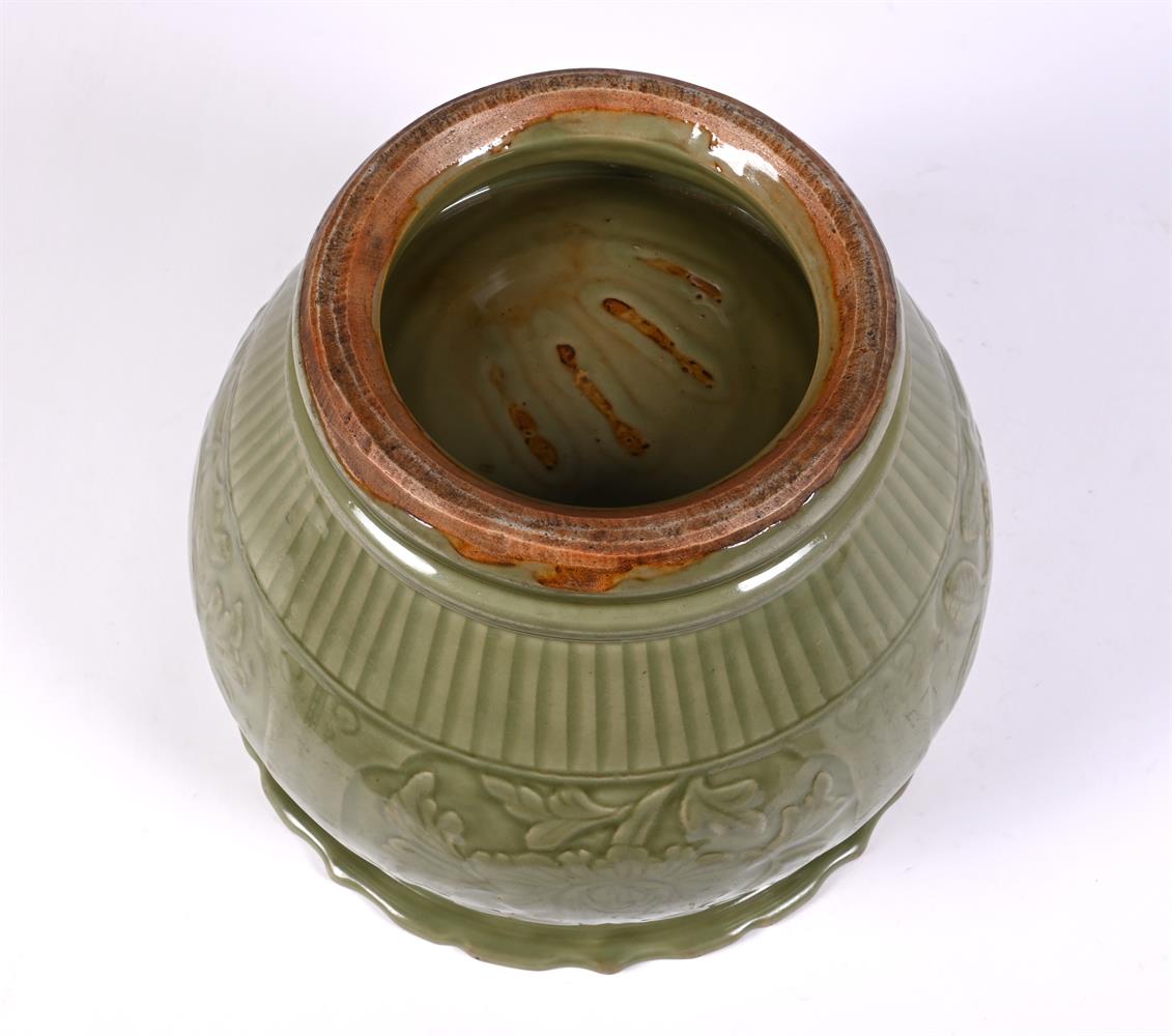 A Chinese longquan celadon planter - Image 3 of 3