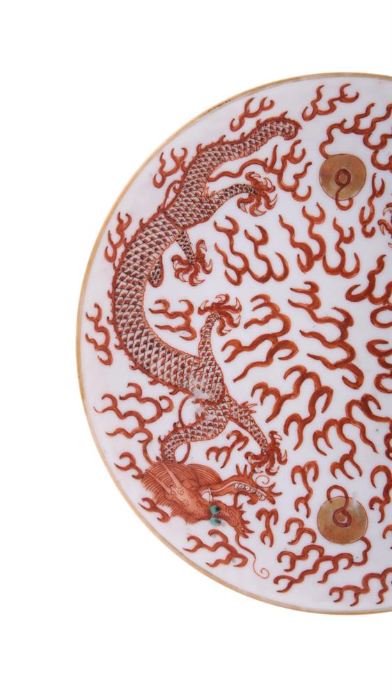 A pair of iron-red and gilt 'Dragon' saucer dishes - Image 2 of 4