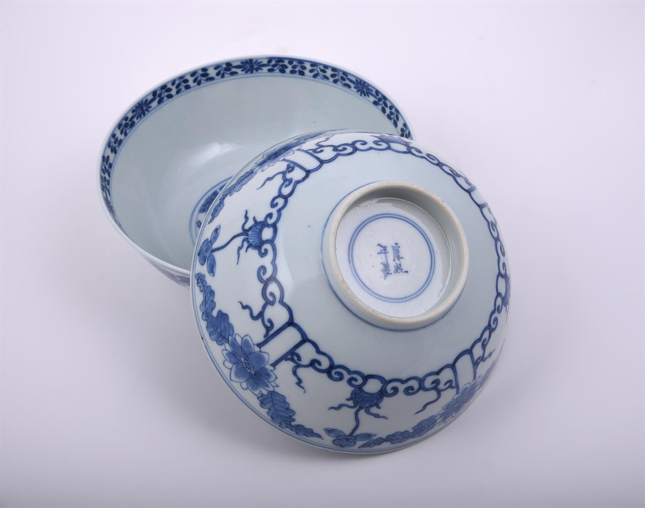 A pair of Chinese blue and white bowls - Image 2 of 2