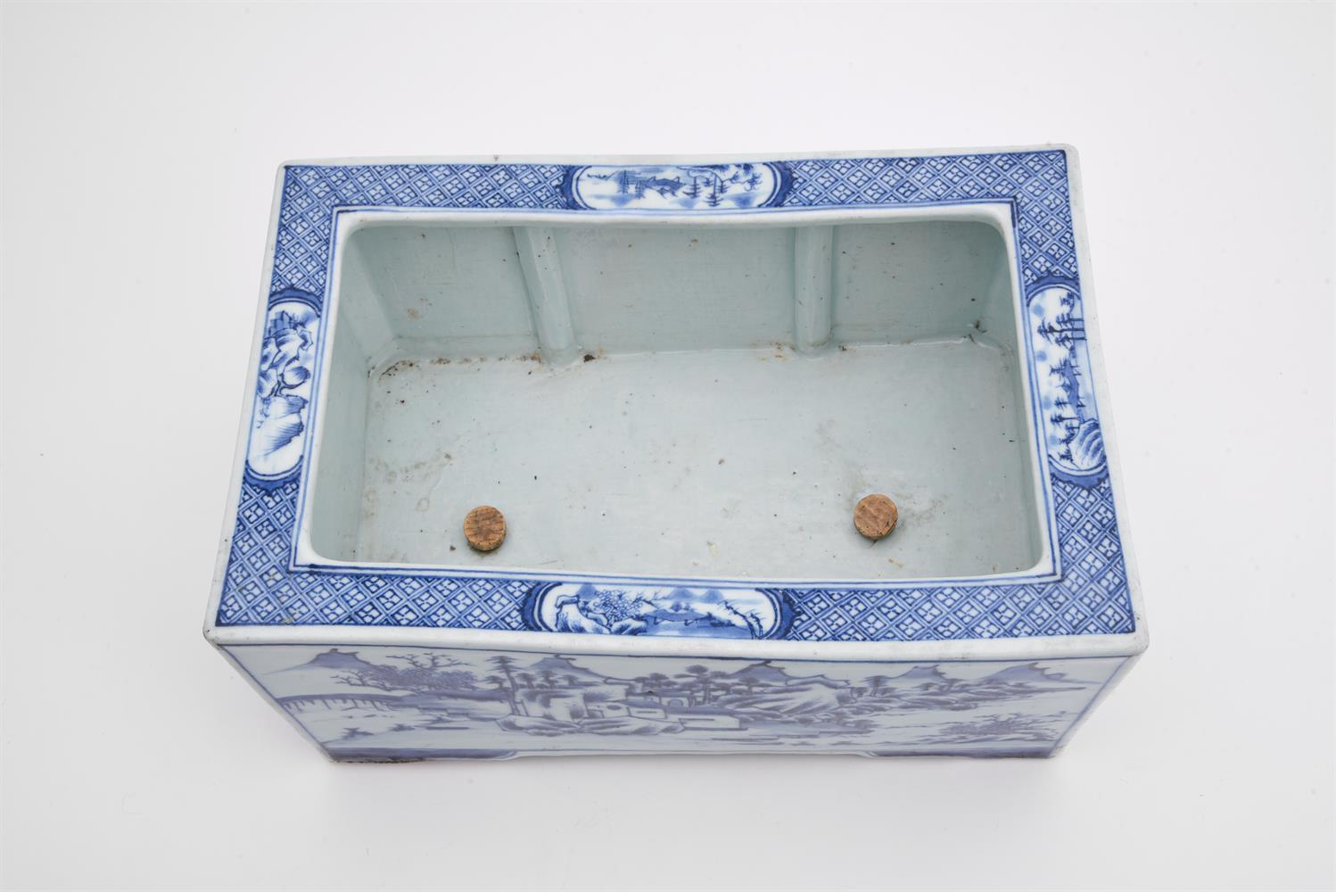 A Chinese blue and white rectangular jardinière - Image 2 of 7