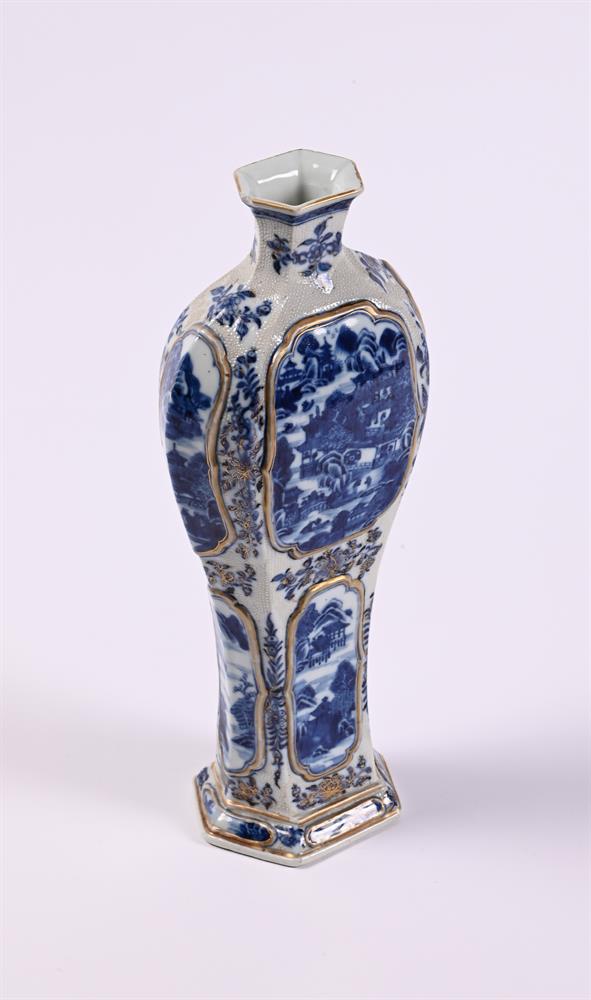 A Chinese blue and white Export vase - Image 3 of 4