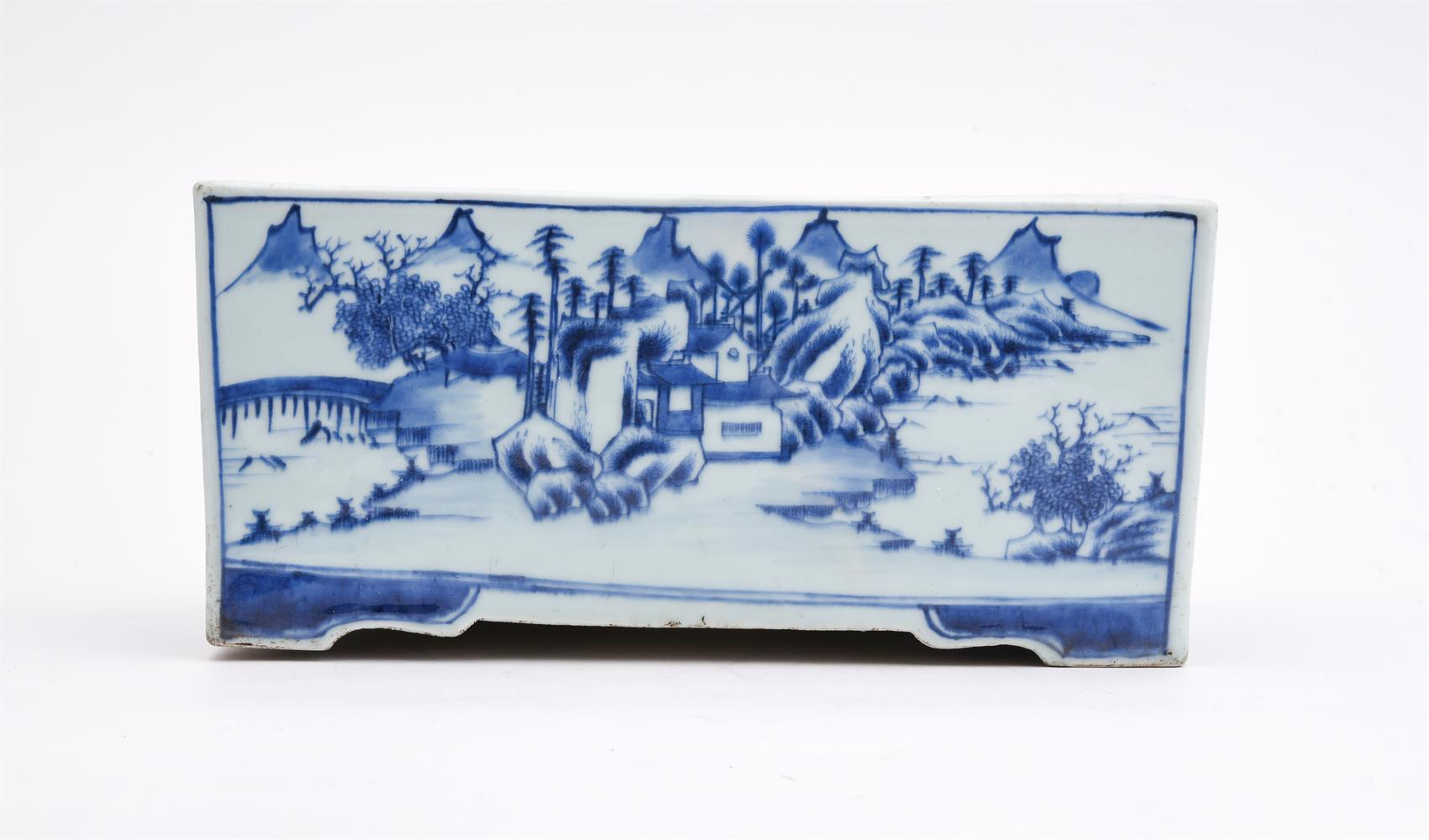 A Chinese blue and white rectangular jardinière - Image 5 of 7