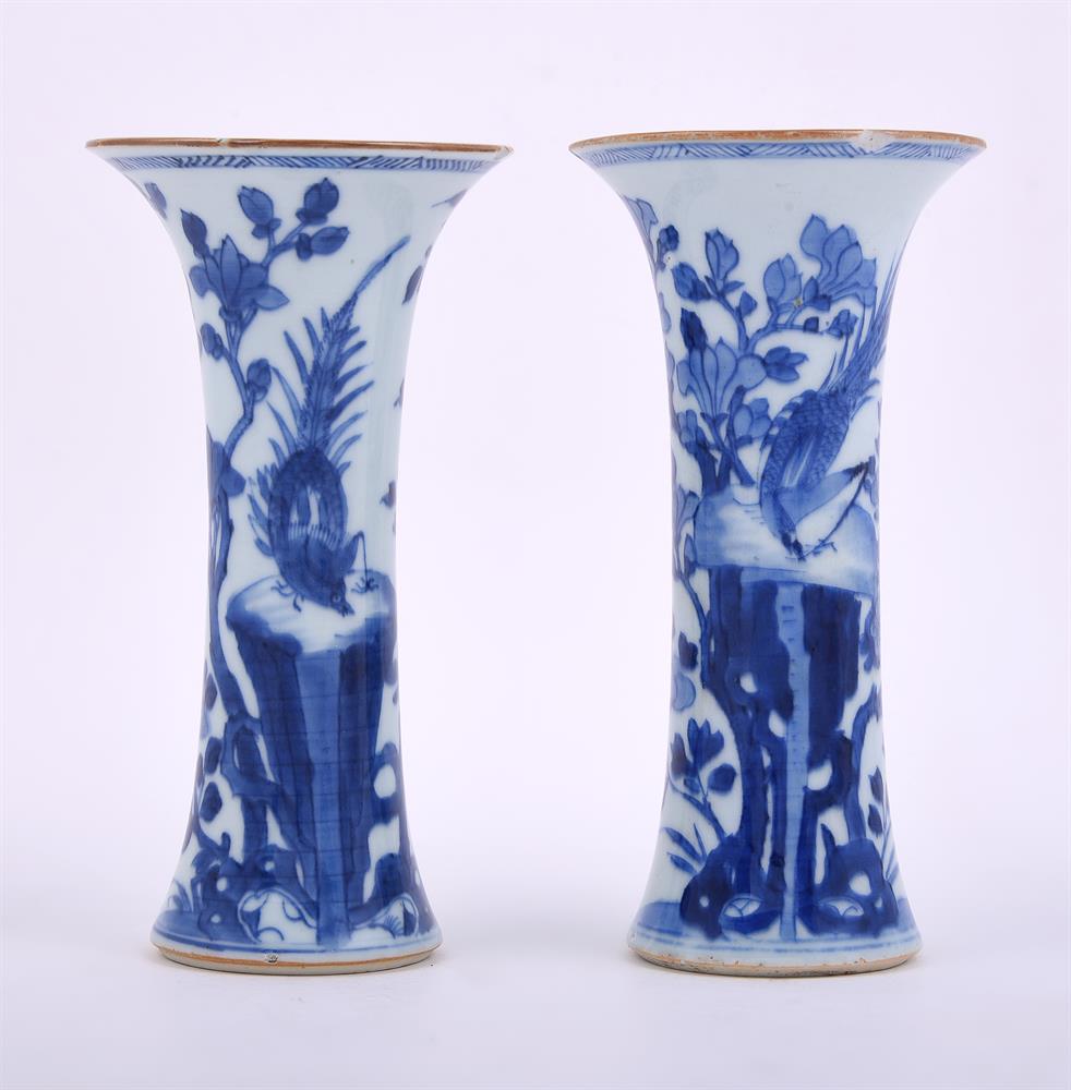 A pair of Chinese blue and white vases - Image 2 of 5