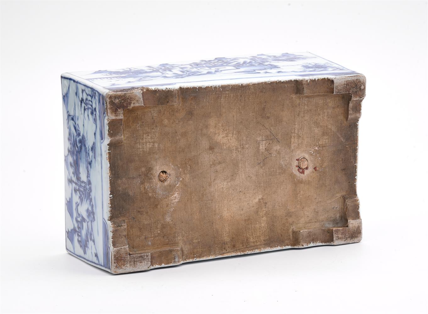 A Chinese blue and white rectangular jardinière - Image 7 of 7