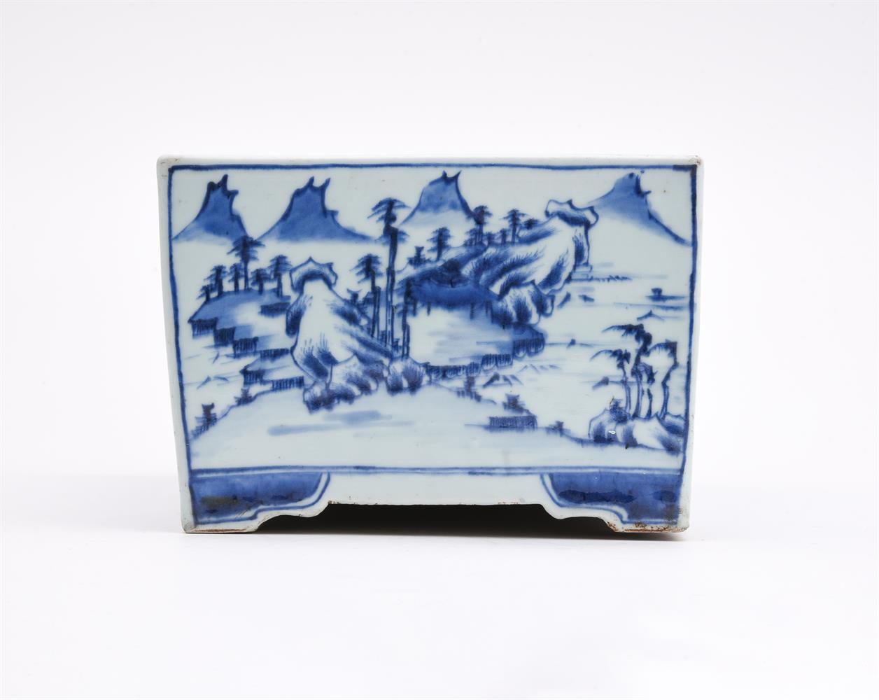 A Chinese blue and white rectangular jardinière - Image 6 of 7