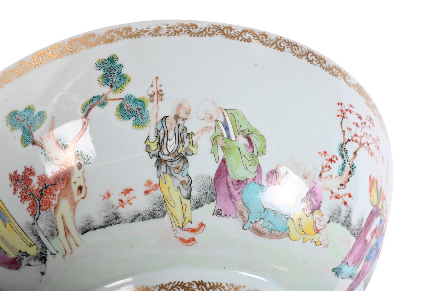 A large Chinese Export Famille Rose punch bowl - Image 4 of 7