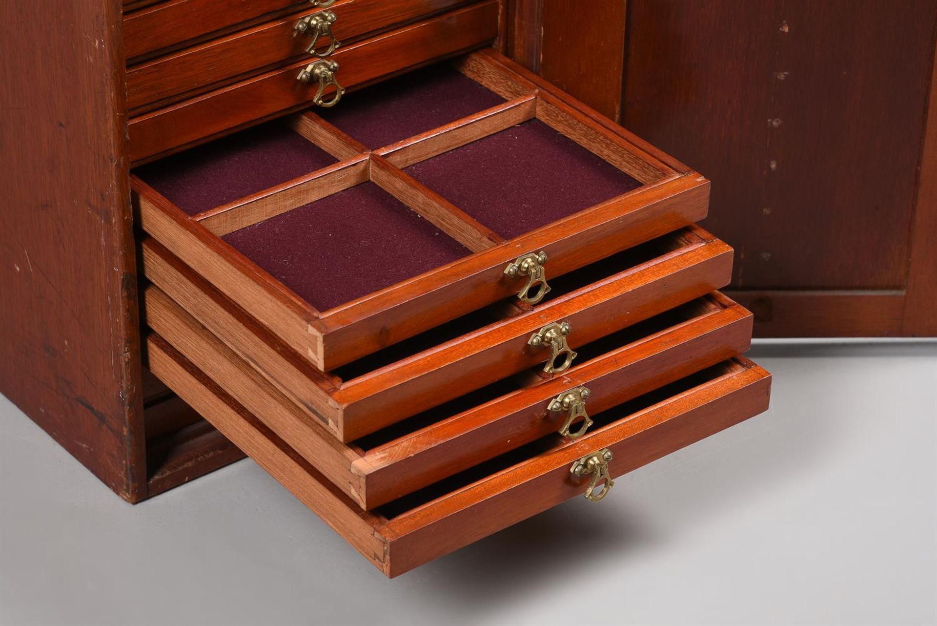 A Victorian mahogany 'Tsuba' or collector's cabinet - Bild 2 aus 3
