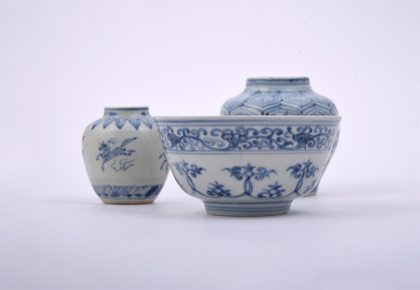 Two Chinese blue and white vases - Image 4 of 4