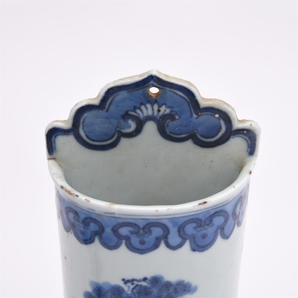 A pair of Chinese blue and white spill vases - Image 2 of 4