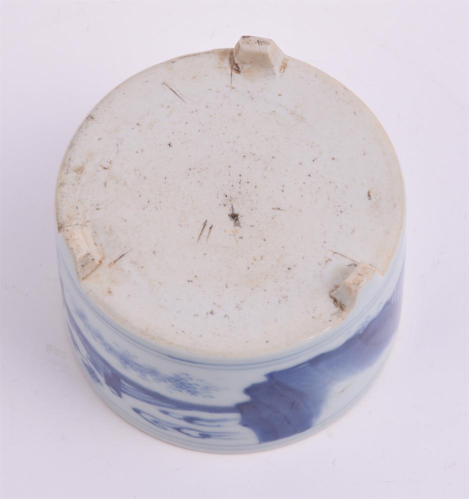 A Chinese blue and white censer - Image 5 of 5