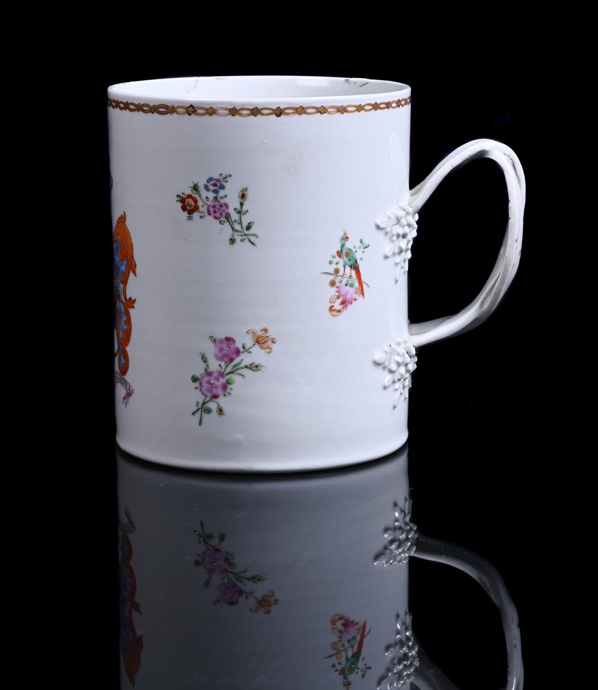 A Chinese Export Famille Rose Mug - Image 8 of 12