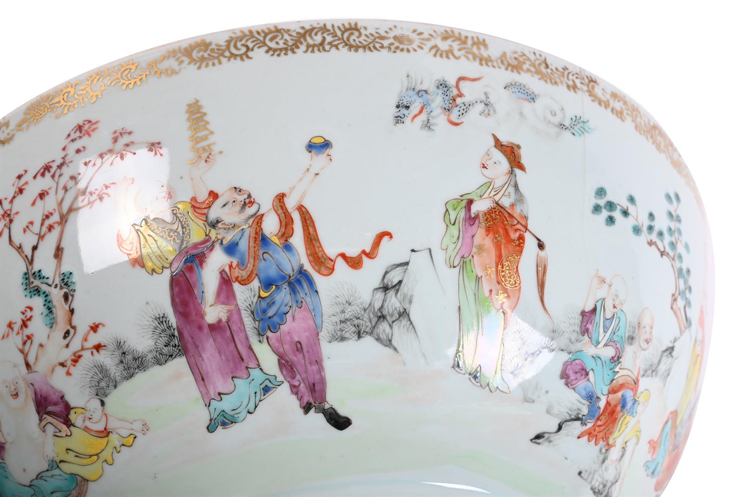 A large Chinese Export Famille Rose punch bowl - Image 5 of 7