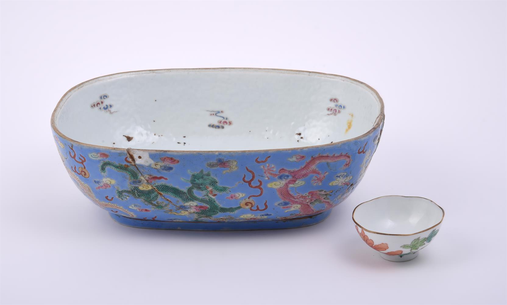 A Chinese 'peony' tea bowl - Image 5 of 7