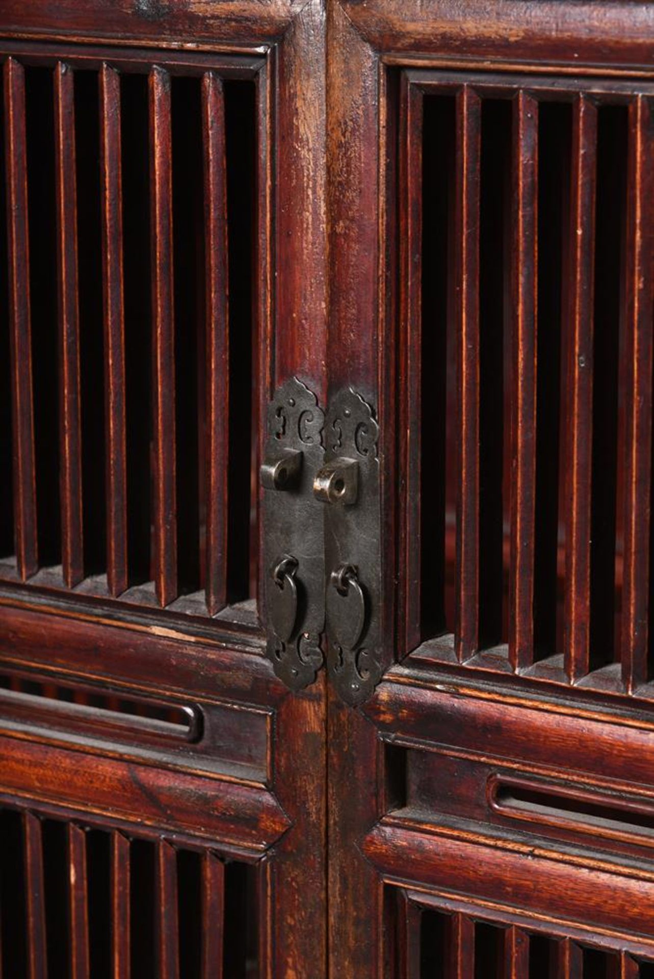 A small Chinese wood openwork cabinet - Image 3 of 4
