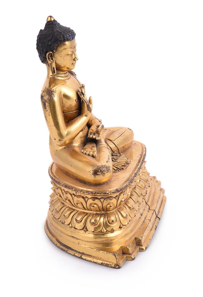 A Chinese seated gilt bronze figure of buddha - Image 3 of 5