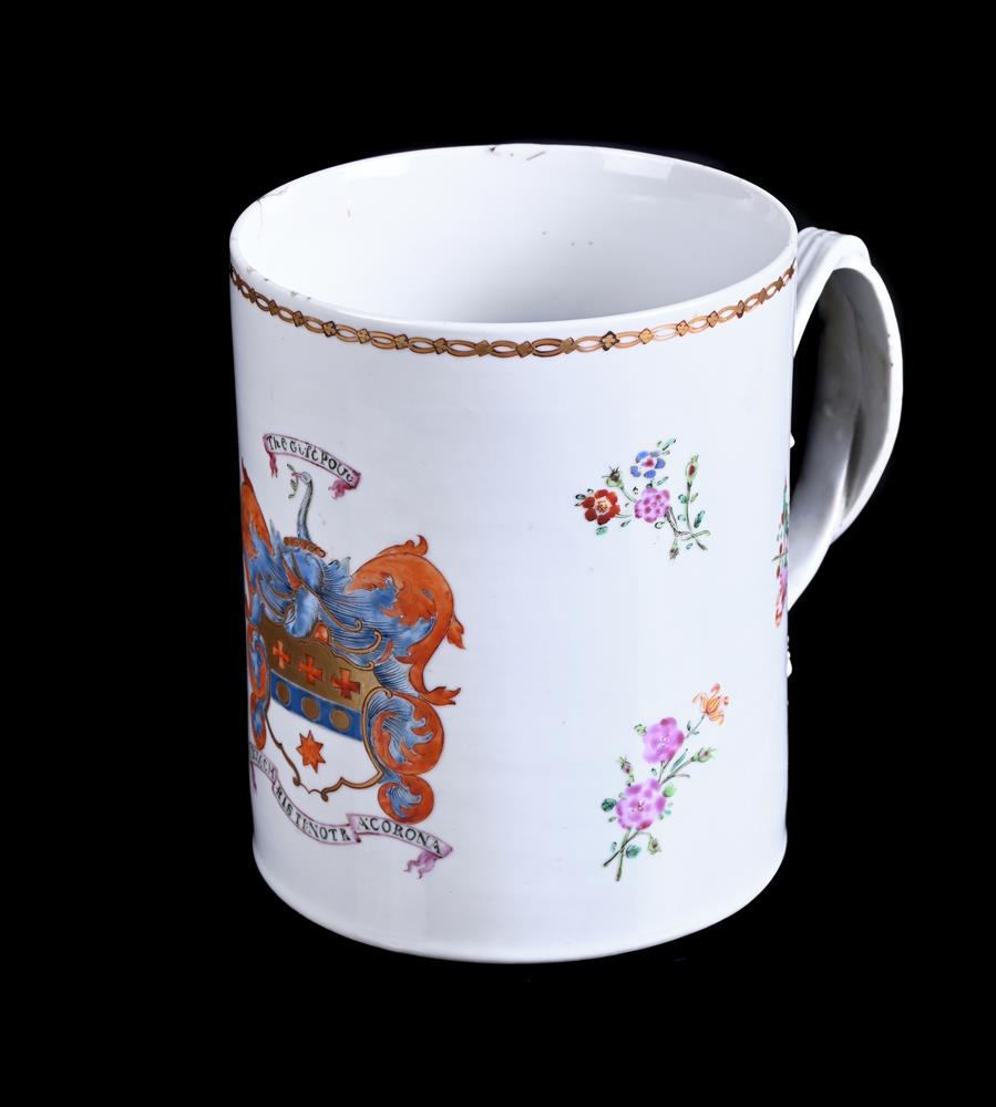 A Chinese Export Famille Rose Mug - Image 6 of 12