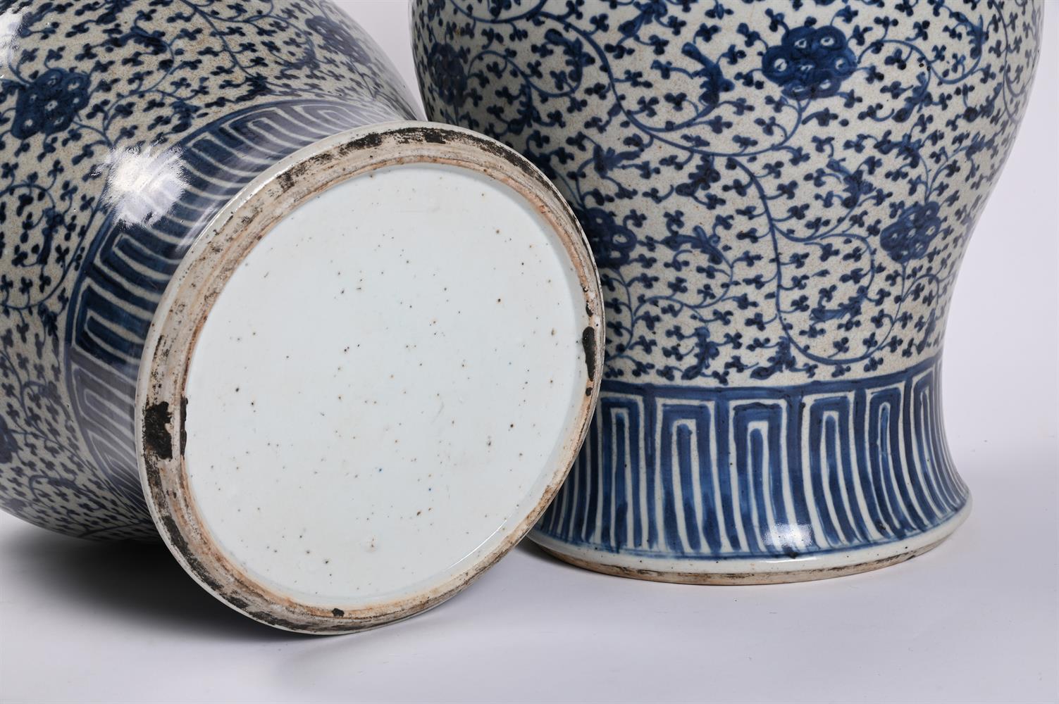 A pair of Chinese blue and white vases - Image 3 of 3