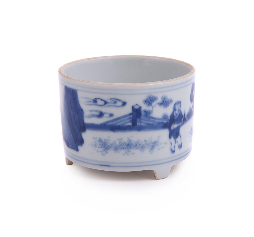 A Chinese blue and white censer - Image 2 of 5