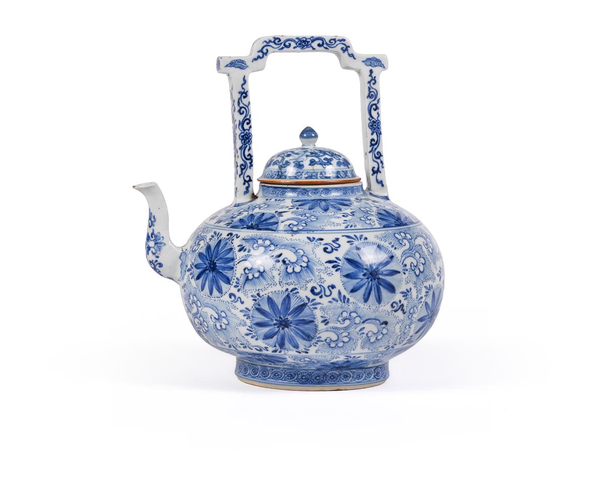 A large Chinese blue and white teapot or winepot - Image 2 of 4