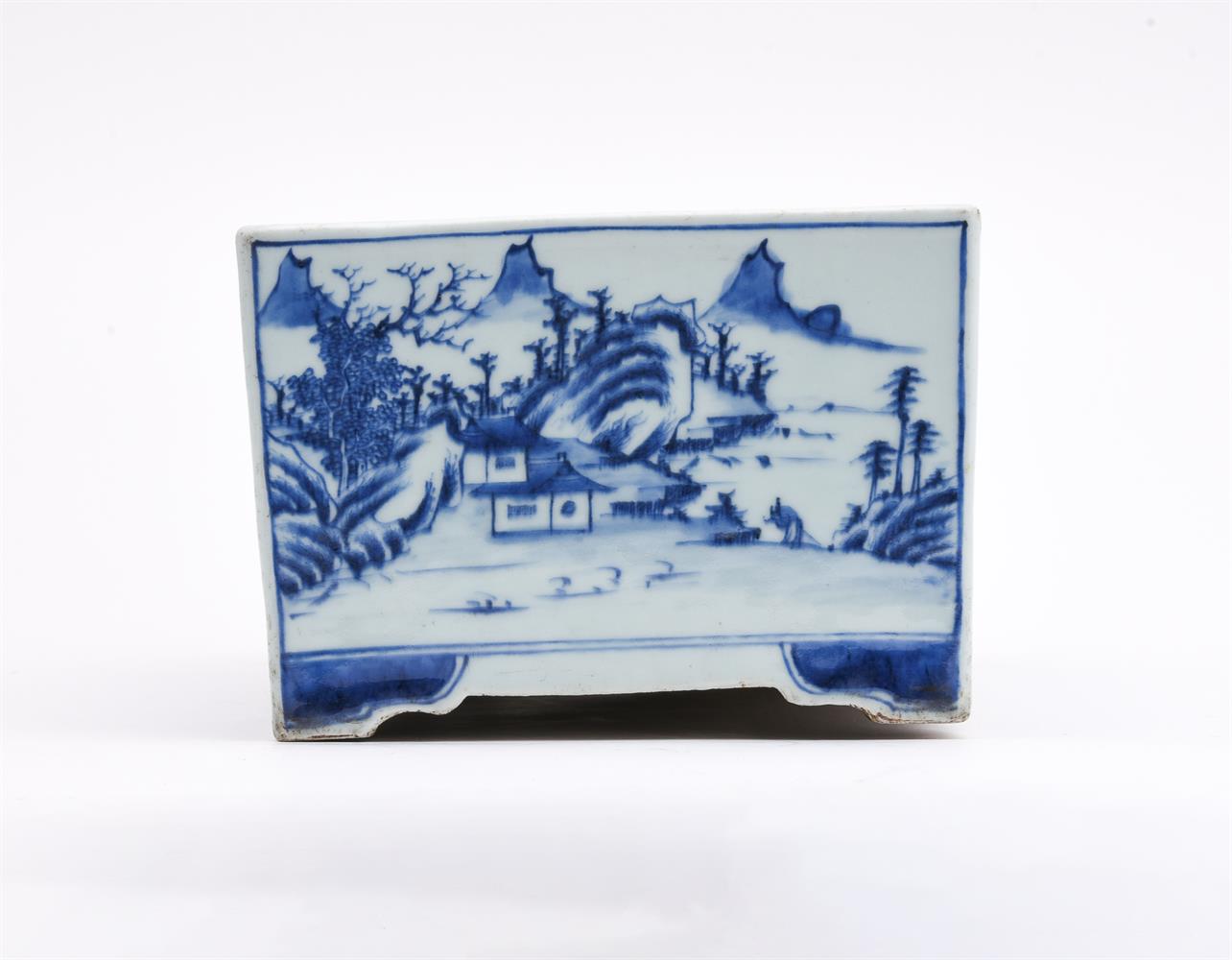 A Chinese blue and white rectangular jardinière - Image 4 of 7