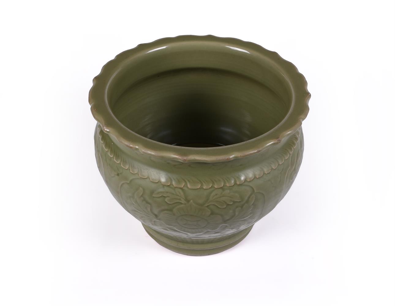 A Chinese longquan celadon planter - Image 2 of 3