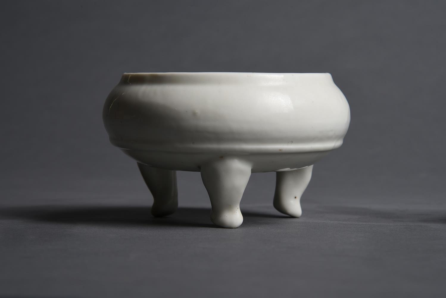 A Chinese red glazed small water pot - Image 3 of 5