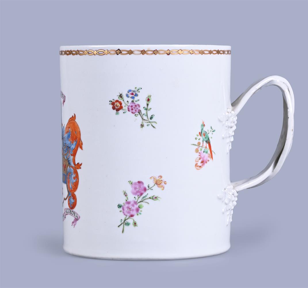 A Chinese Export Famille Rose Mug - Image 2 of 12