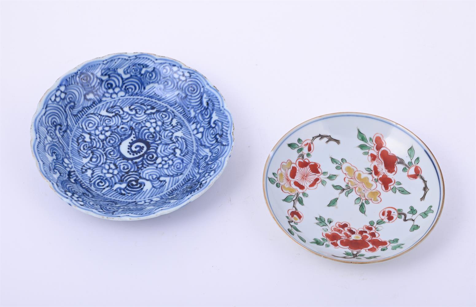 A Chinese small famille verte enamelled saucer dish for Japanese market - Image 2 of 5