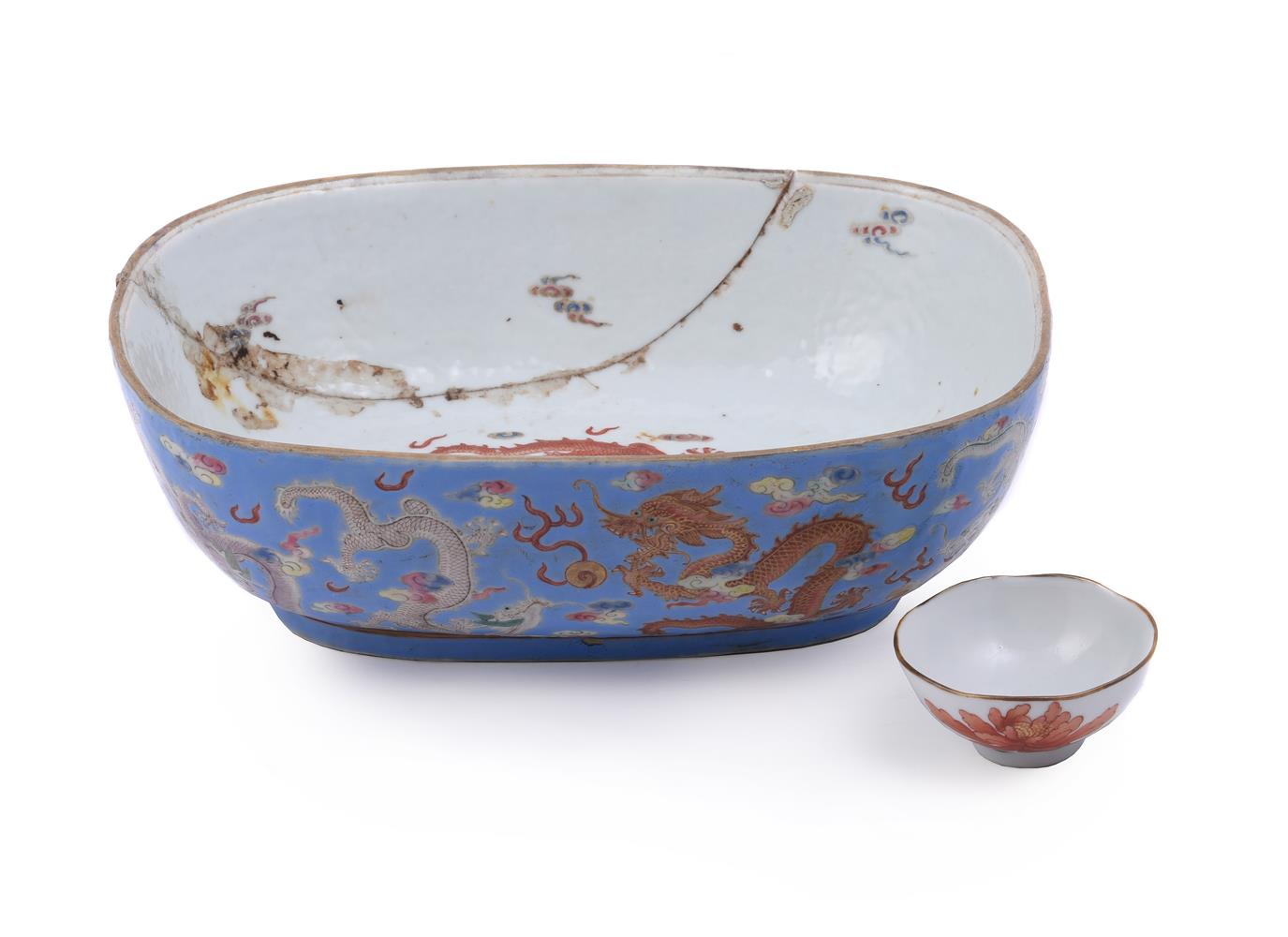 A Chinese 'peony' tea bowl - Image 3 of 7