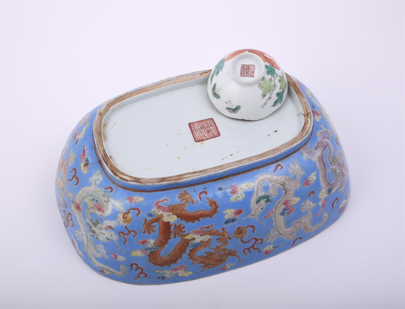 A Chinese 'peony' tea bowl - Image 7 of 7