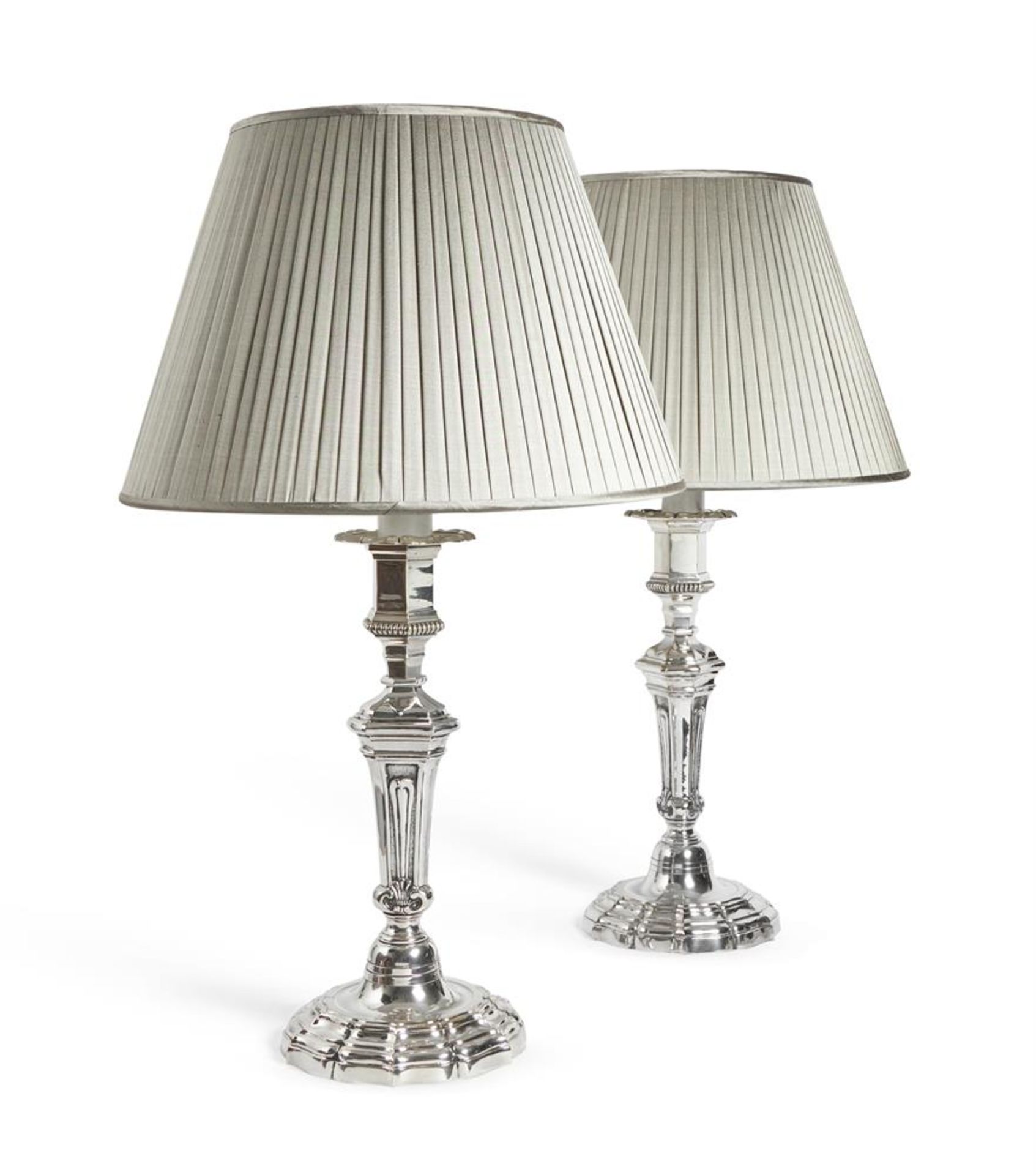 A PAIR OF SILVER PLATED CANDLESTICKS, EARLY 20TH CENTURY
