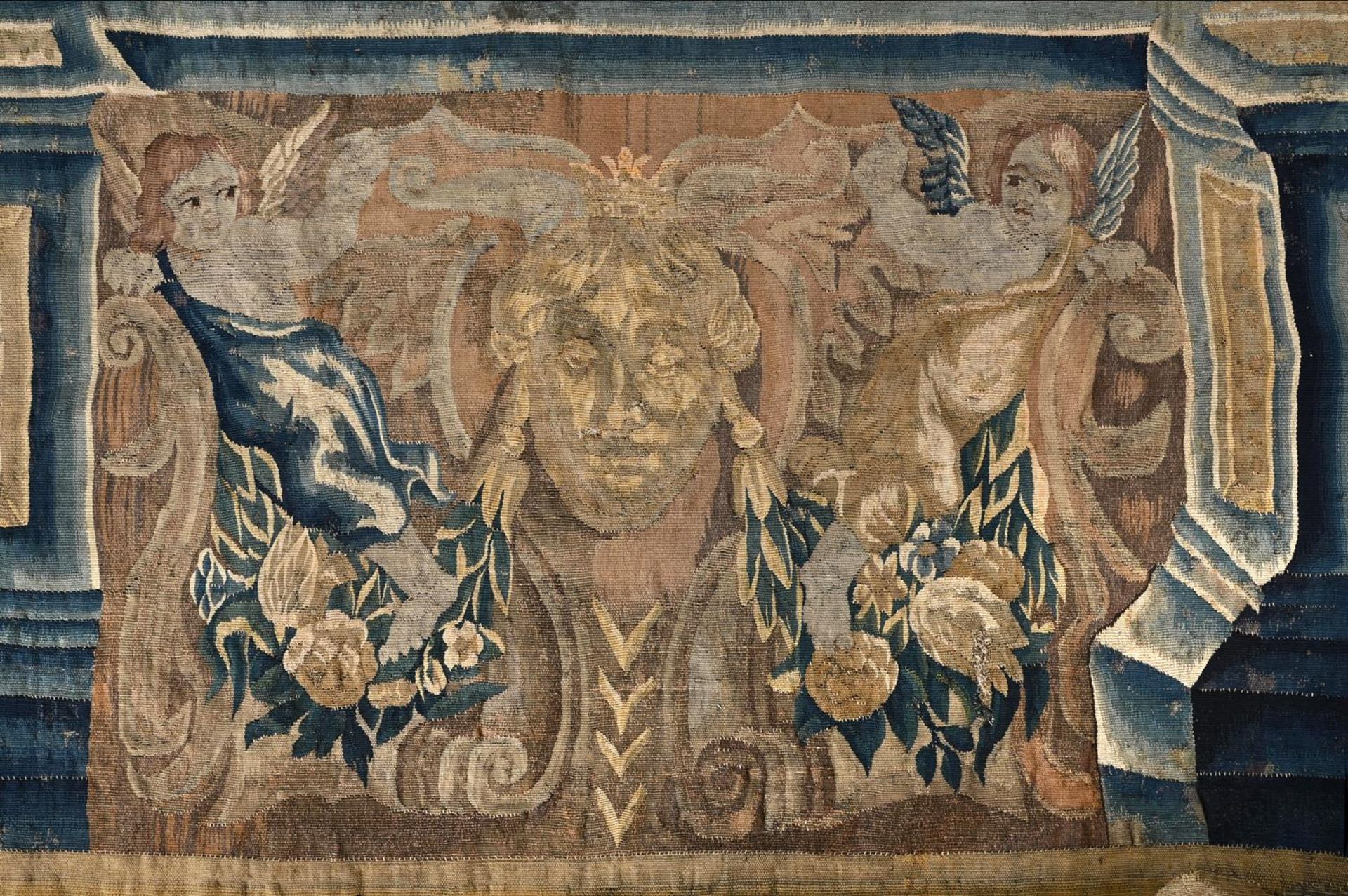 A FLORAL PORTICO TAPESTRY,FLEMISH, LATE 17TH/EARLY 18TH CENTURY - Bild 2 aus 4