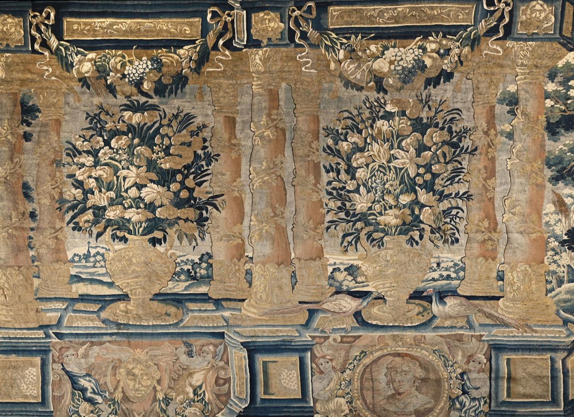 A FLORAL PORTICO TAPESTRY,FLEMISH, LATE 17TH/EARLY 18TH CENTURY - Bild 3 aus 4