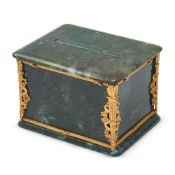 A MOSS AGATE AND GILT METAL MOUNTED CIGARETTE DISPENSING BOX, LATE 19TH OR EARLY 20TH CENTURY