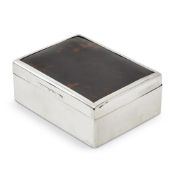 Y AN EDWARDIAN TORTOISESHELL AND SILVER MOUNTED TRINKET BOX, GREY & CO, LONDON 1908