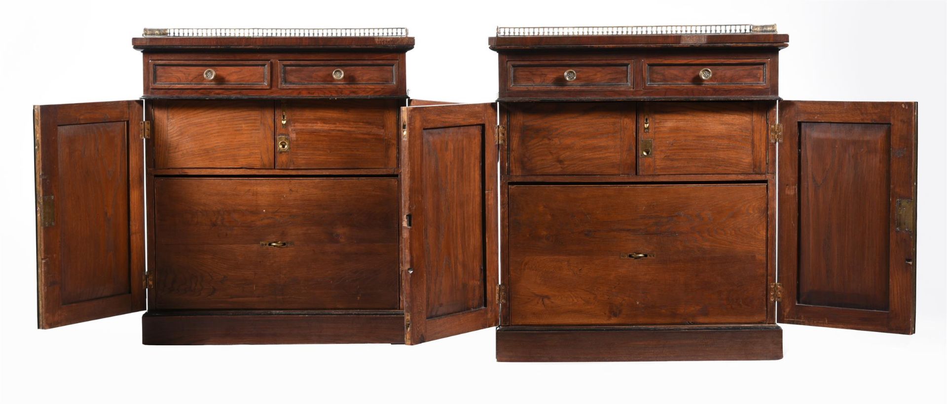 Y A PAIR OF ROSEWOOD AND SIMULATED ROSEWOOD SIDE CABINETS IN REGENCY STYLE - Image 4 of 5